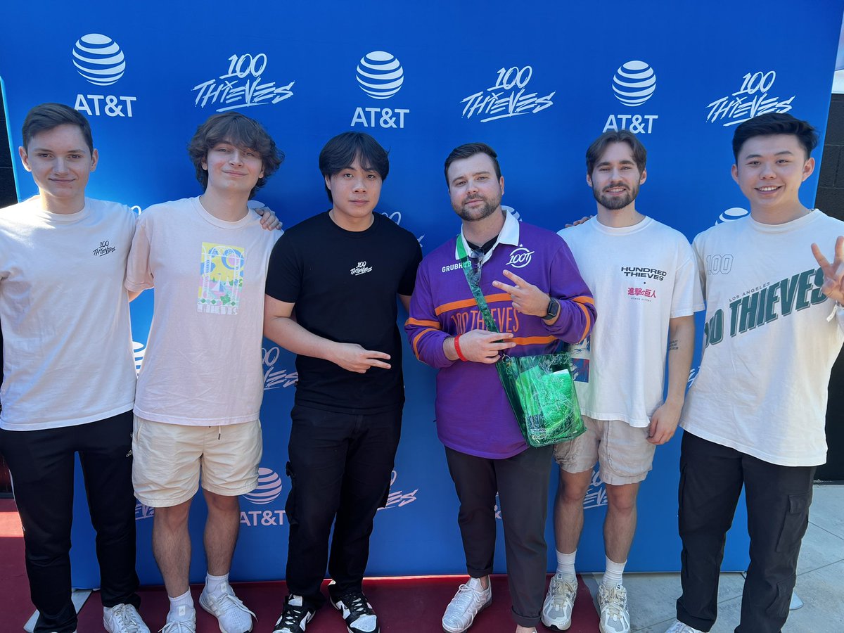 TheDixieCup's tweet photo. The Val boys! @Asunaa you are a KING! π #100TBlockParty @100Thieves https://t.co/MAlrcveHeH