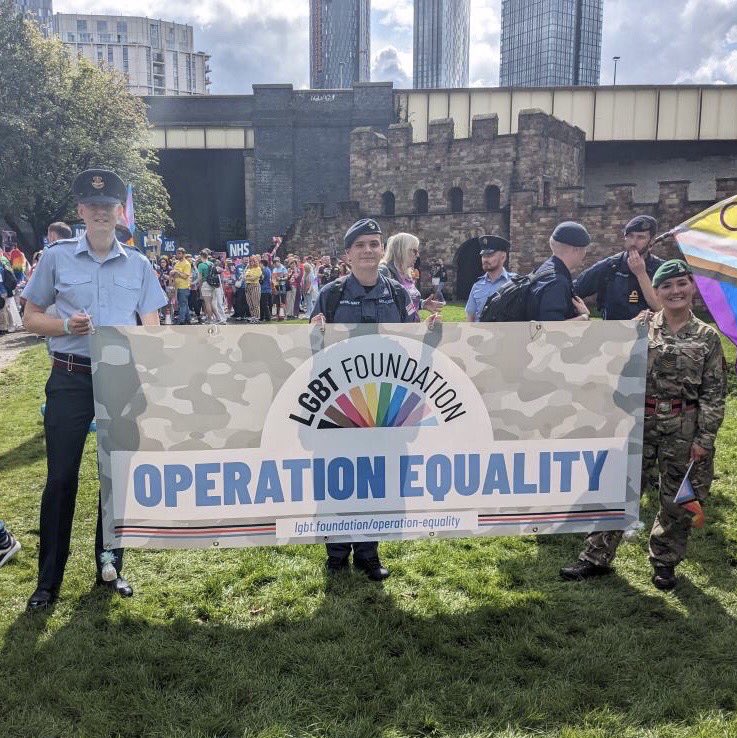 ArmyLGBT's tweet photo. Proud to join @RNCompass, @RAF_LGBT, @MODLGBT at #ManchesterPride, engaging the community alongside @fightingwpride and the @LGBTfdn. https://t.co/EE9WxFZwgH