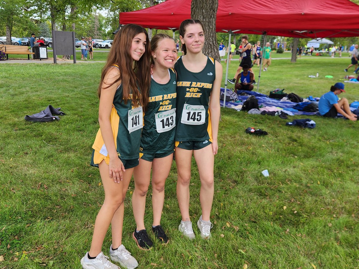 mdvarilek's tweet photo. Our favorite new hobby is cheering Mae and the @isd47 Middle School Cross Country team. Couldn't have asked for a more lovely morning. https://t.co/UV3TG3EFnx