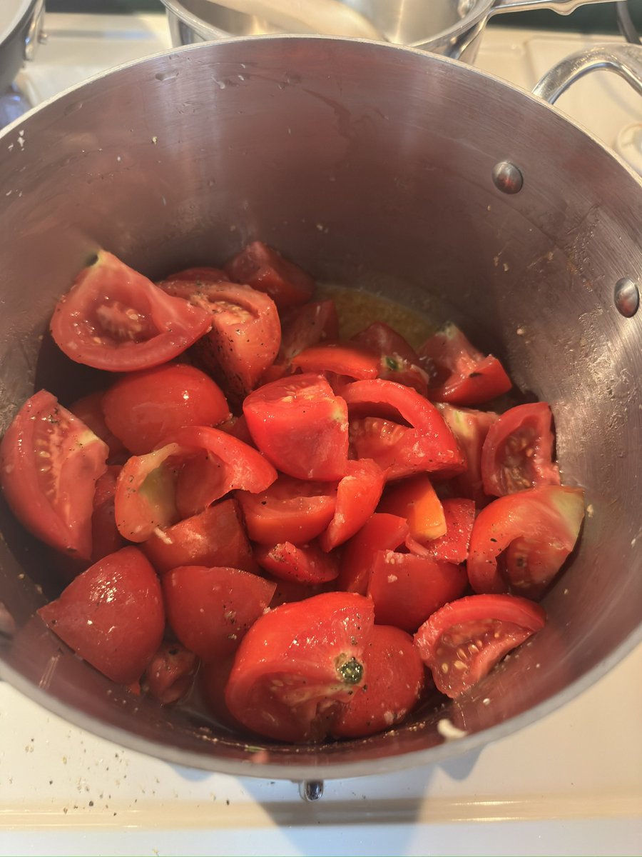 LordDolish's tweet photo. Making homemade marinara sauce; fresh garden tomatoes! #ChefLordDolish #Cooking #SaturdayKitchen https://t.co/IWWOMMJZlw