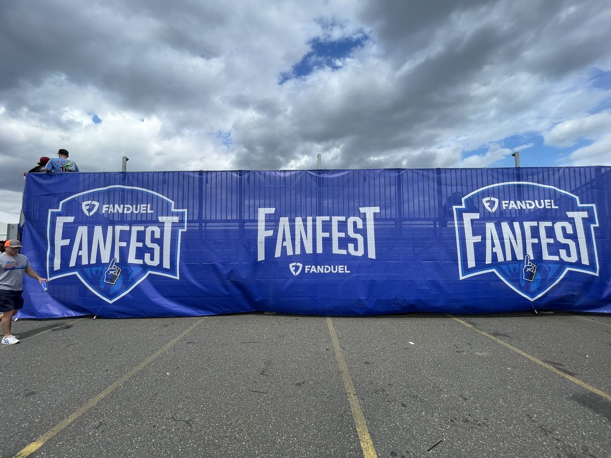 twirlynao's tweet image. Did I travel 3 hours to see Fall Out Boy play an hour set later today in Philly? You bet I did!

Here’s hoping for my girl Immortals back on the setlist for today 🤪 #975FanFest