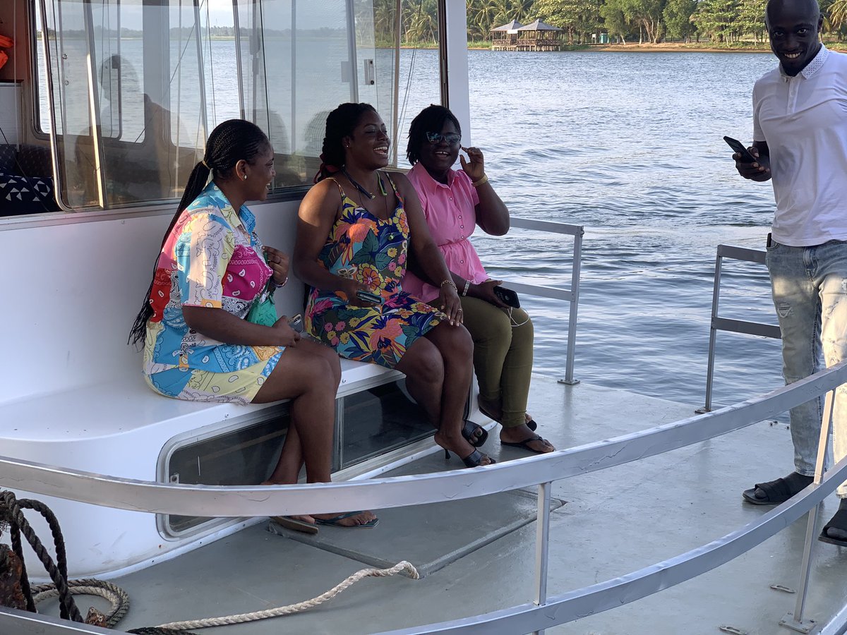 BamNation6's tweet photo. We dey run things for the Ada here #TheLakesideParty23 🔥🔥🔥🛥🚤🏝🏖 Boat life https://t.co/LT5t1vTQJL