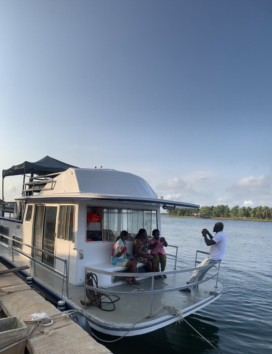 BamNation6's tweet photo. We dey run things for the Ada here #TheLakesideParty23 🔥🔥🔥🛥🚤🏝🏖 Boat life https://t.co/LT5t1vTQJL