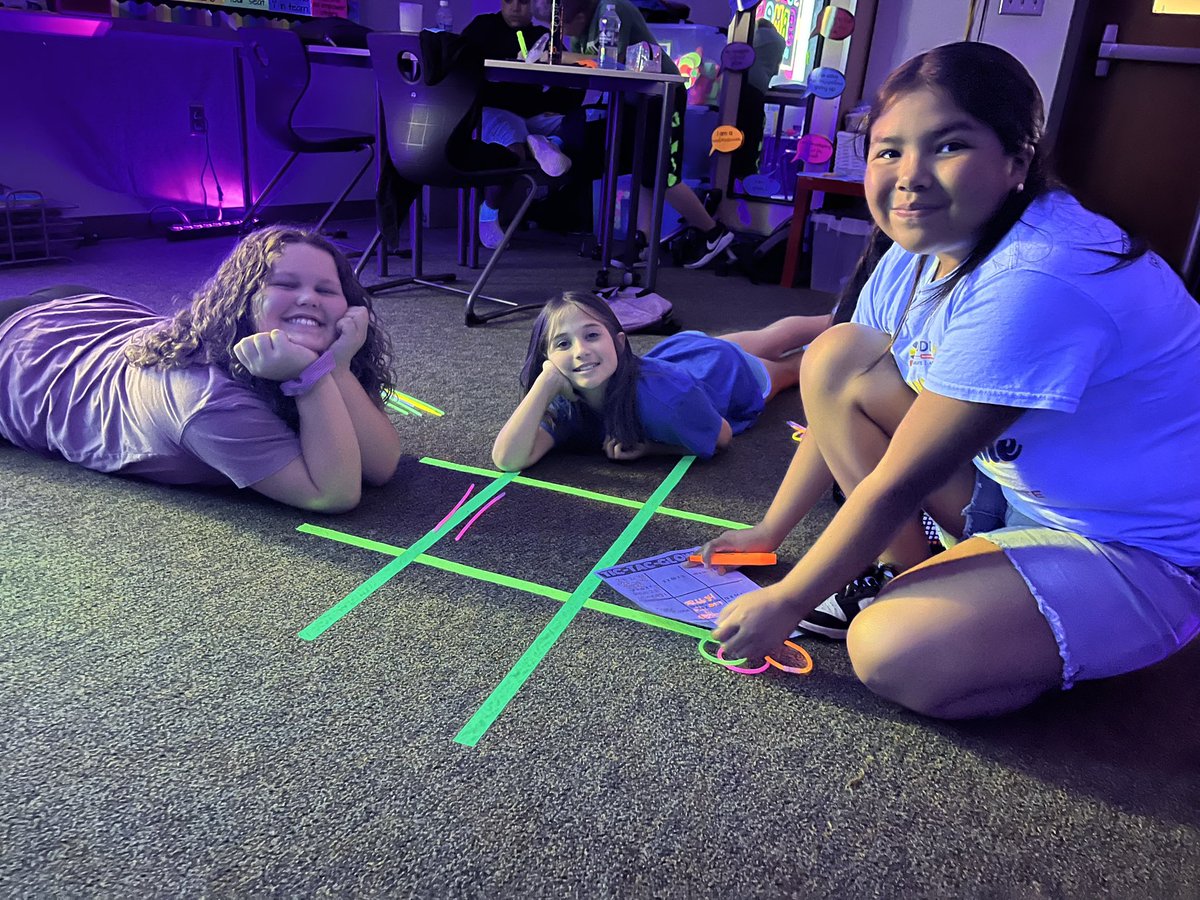 @LofgrensTeam100 was Glowin’ wild during math on Friday as they reviewed concepts in small groups. Students were engaged in small groups, and working hard. #glowhard #magichappenshere