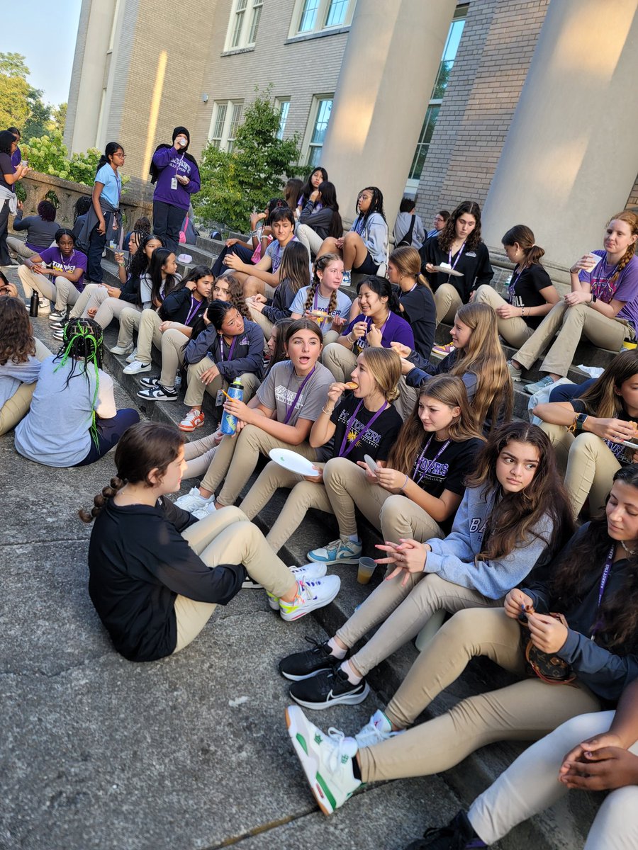 tyward01's tweet photo. Barrets' first ever 8th grade community building day was a success! Not only did we get donuts and pizza but we got to learn about our strengths and areas we can work on. We worked with peers who shared the same strengths as us and peers who shared different strengths. https://t.co/J1WFuzXxIM