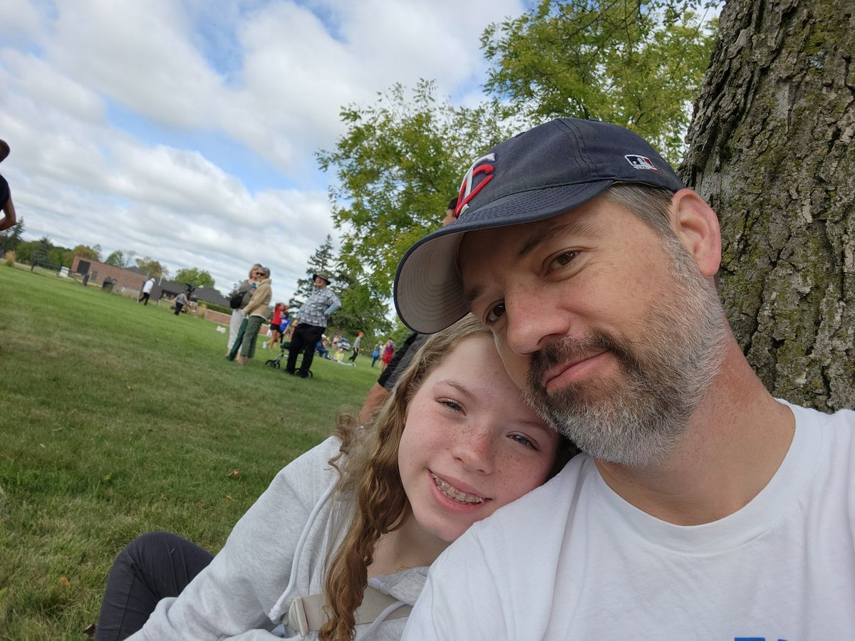 mdvarilek's tweet photo. Our favorite new hobby is cheering Mae and the @isd47 Middle School Cross Country team. Couldn't have asked for a more lovely morning. https://t.co/UV3TG3EFnx