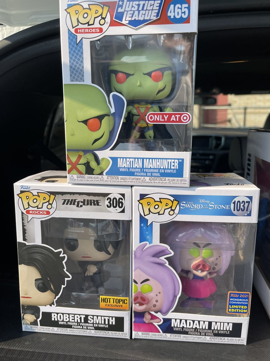 funkofinderz's tweet photo. A look at what's inside those $25 Mystery Bags at Funko Fun Fest. #FunkoFunFest #FunFest #Funko #Pop #FunkoPop #Collectibles #Toys #FunkoFinderz https://t.co/yXzsdxLSYF
