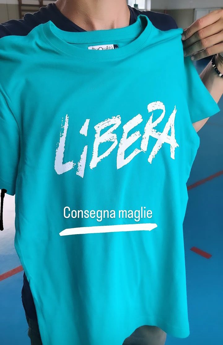 AD_eS_So's tweet photo. E abbiamo iniziato! I campisti sono tutti arrivati, i letti sono stati preparati, le magliette, le cartoline e i quaderni consegnati.
Ci siamo presentati e abbiamo dato degli indizi sulle cose meravigliose che faremo insieme!
#estateliberi #liberagenova #liberaliguria https://t.co/Tvkwi3UEfF