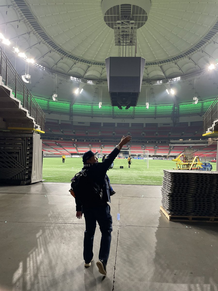 skaita16's tweet photo. Sometimes you just have to try on the old suit to see if it fits again 🤞🏼
And it finally did 🙏🏼🤜🏼🎤⚽️🌊2️⃣
#Announcer | #ChanceMoment | @wfc2 | @WhitecapsFC | @bcplace | @trevorlindenfit | #Fitness | #WFC2 | #VWFC https://t.co/TYl5Sdpkgt