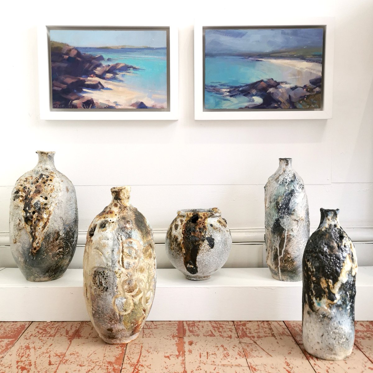 ArtyKellie's tweet image. We're celebrating the life of ceramic artist Adela Powell all this month with a focus on her Legacy Collection, offering a wonderful balance of vessel forms and organic surfaces that depict her love of nature, the landscape and the sea.
#ceramics #landandsea #surfacetexture