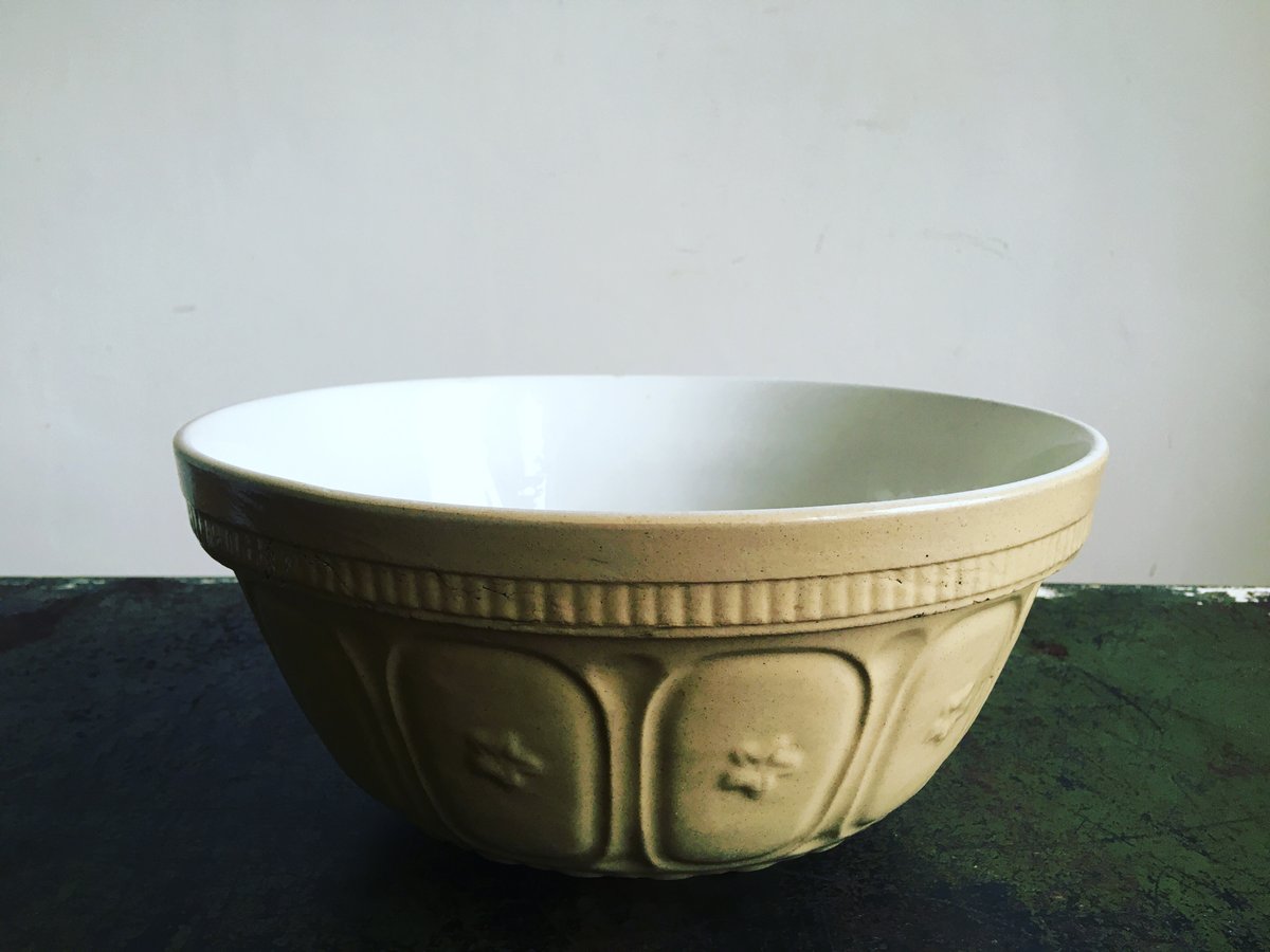 DanielsFayre's tweet photo. https://t.co/qQH200fhwz #Vintage #Large #Heavy #Decorative #HARTLEYS LTD #CASTLEFORD 9 PINTS #Mixing #Bowl #Kitchenalia #Farmhouse #Kitchen #Salvage #Yorkshire #DanielsFayre #toprated #ebayseller #differentfromthecrowd https://t.co/yq71rdn6JI