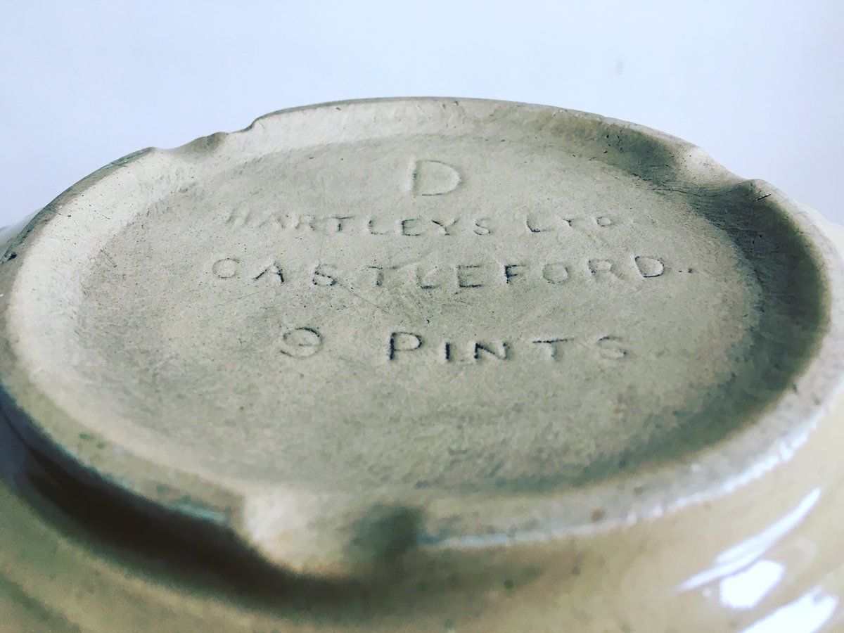 DanielsFayre's tweet photo. https://t.co/qQH200fhwz #Vintage #Large #Heavy #Decorative #HARTLEYS LTD #CASTLEFORD 9 PINTS #Mixing #Bowl #Kitchenalia #Farmhouse #Kitchen #Salvage #Yorkshire #DanielsFayre #toprated #ebayseller #differentfromthecrowd https://t.co/yq71rdn6JI