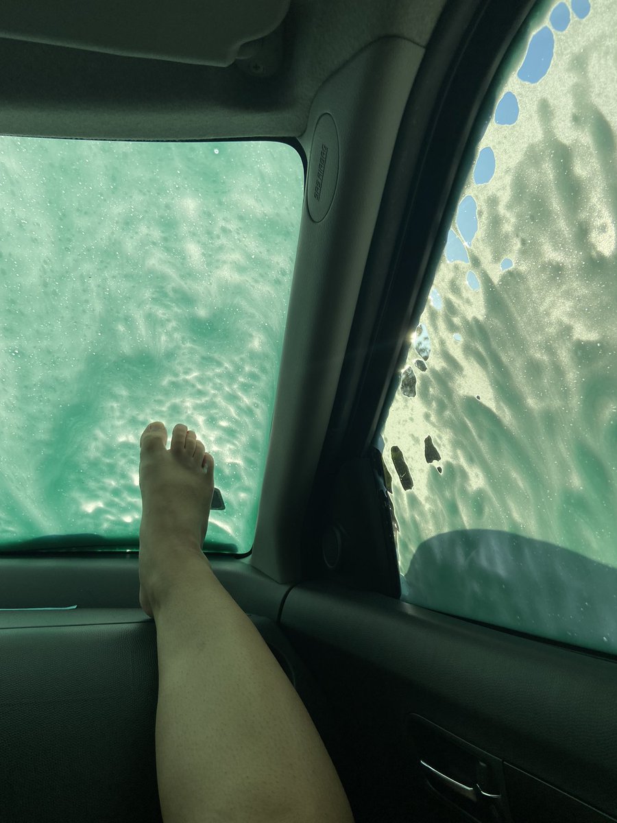 KarolinkaPani's tweet photo. Kundel myje a pani odpoczywa :) 🦮💸

#femdom #rt #cashmeet #dominacja #cash #feet_lover #paypig #money #pay #uległy #moneyslave #pies #piesek https://t.co/tH8HJEYxgC