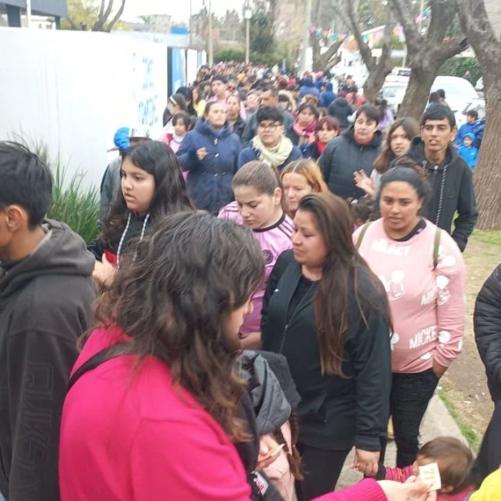 PacEducativo's tweet photo. ¡Reviví con estas imágenes el emocionante y multitudinario festejo del Día de la Niñez en Pilar! Disfrutamos de juegos, sorteos y mucha diversión en el Club Municipal de Del Viso. Gracias a todos por sumarse. @municipiopilar @federicoachaval #DíaDeLaNiñez #MunicipioDePilar https://t.co/FYSW61Ffjs