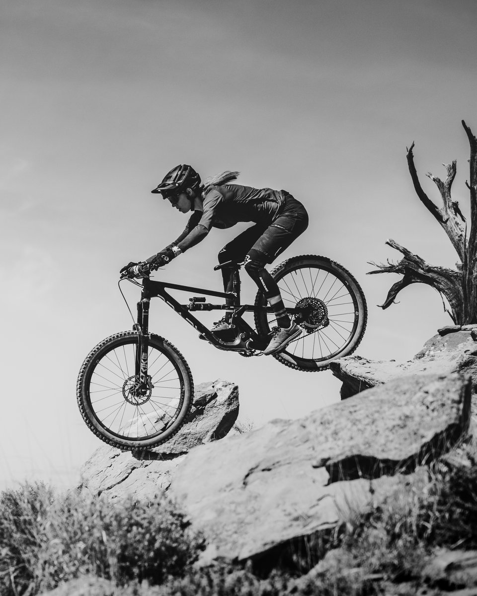 seanbenesh's tweet photo. Hanging out at @rezduro on Navajo land last weekend for @trailbuildermag was a memorable and spectacular time. What a fantastic event and even better people. Stay tuned for the upcoming article and photo gallery through the magazine.

Here are a few b/w pics from race day. https://t.co/Ld6vJZ2apX