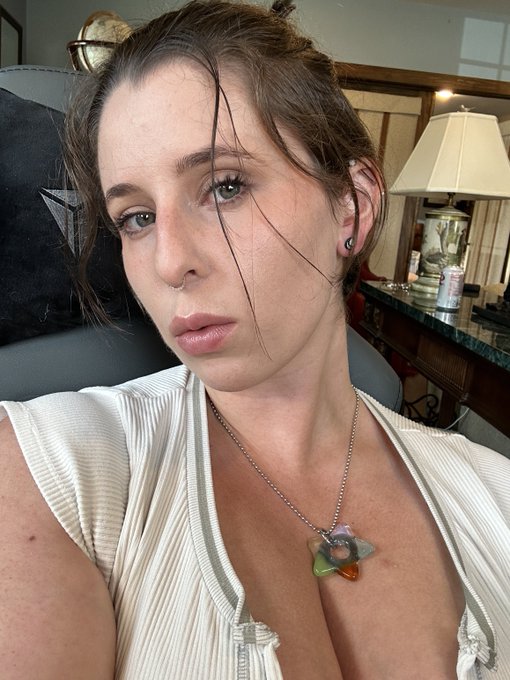 Wearing makeup for the first time in awhile https://t.co/abpgVZALMN<a href="/tag/halloween"class="tags"><span>#halloween</span></a><a href="/tag/fembot"class="tags"><span>#fembot</span></a><a href="/tag/include"class="tags"><span>#include</span></a>