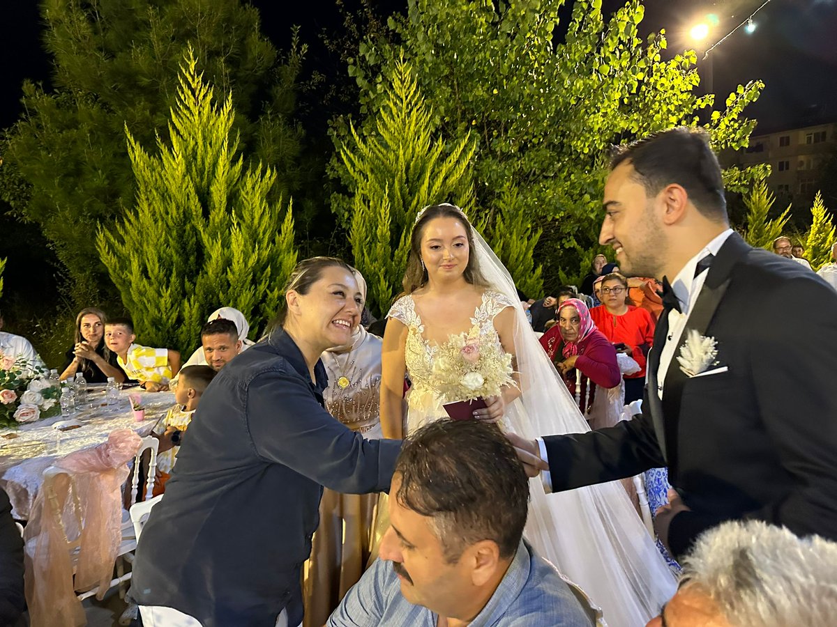 serap_ekmekci's tweet photo. Cide Kadın Kolları Başkanımız  Sayın Sebahat Ayçin’in kızı Sayın Tuğba Karan ve Sayın Ali Tutgun çiftinin düğün merasimindeyiz...
Genç çiftimizi ve kıymetli ailelerini tebrik ediyorum..
Mutlulukları daim ve baki olsun. https://t.co/pT0JjB8EAv