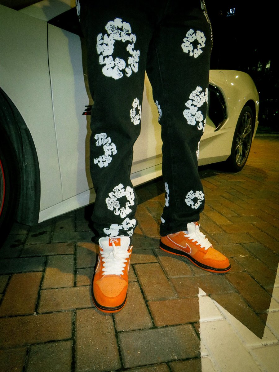 1WhosJay's tweet photo. Set the tone you know I wore it first,
Then a week later they in the same clothes 🦅🦞 https://t.co/riu98xgbC3