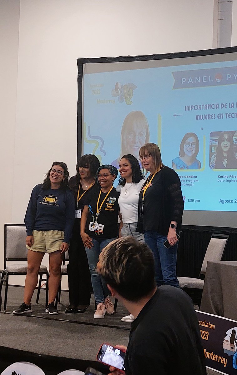 datormx's tweet image. Increíble el panel de @pyladies 💯🙌🙌🐉

En #PyConLatam

@PyLatam
