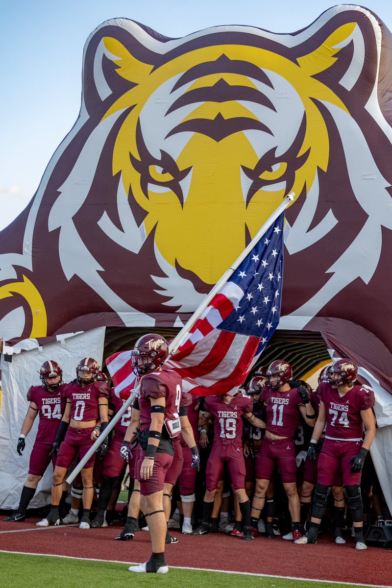 FuerteFoto's tweet photo. @DSISD @DripFB @OneTigerNation @DrippingTigers #FridayNightLights https://t.co/kslnajsWr3