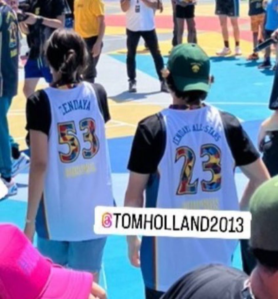 THE BACK OF HIS SHIRT SAYS ZENDAYA’S ALL STARS HES SO😭😭😭🫠🫠🫠🥹😭