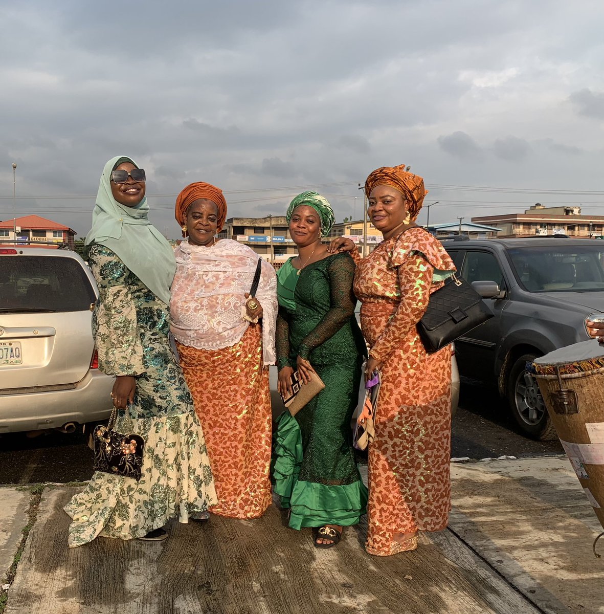 mar_l_bee's tweet photo. Saturday🥳 
Ladies of the house in the last slide 💚❤️ https://t.co/fy9dmnmbwl