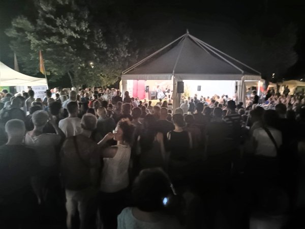 maurizio_staff's tweet photo. Dal #salariominino al governo che affossa la sanità pubblica, nel suo intervento la segretaria nazionale del #Pd ha toccato tutti i temi dell’attualità politica. Ha detto fra l’altro – «Saremo noi l’anti-Zaia in #Veneto»
#AntiZaia #Vicenza #PDcommunity https://t.co/Trd70UjjW5