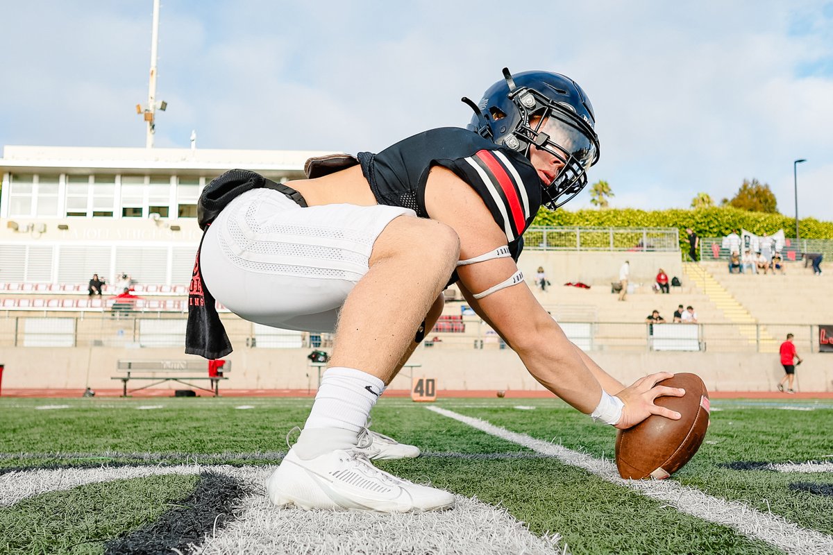 DavidFrerker's tweet photo. Did a mini photoshoot with the @LJHSVIKINGFB long snapper prior to yesterday's game. Was testing out the new RF 16mm 2.8. Nice lens. https://t.co/2KD2flQopM