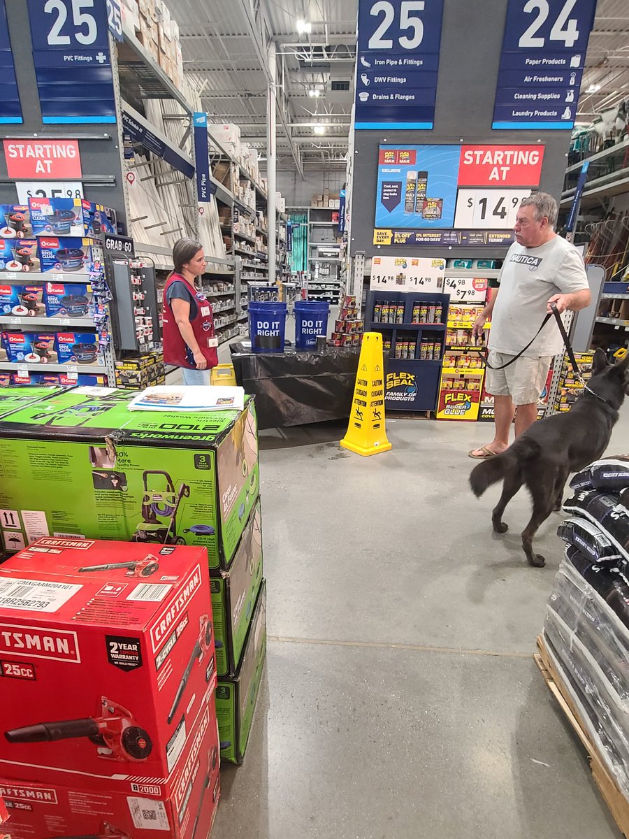Lowe’s 0437 Lynchburg tweet media