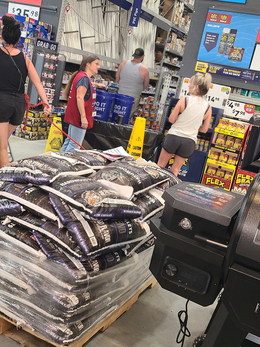 Lowe’s 0437 Lynchburg tweet media