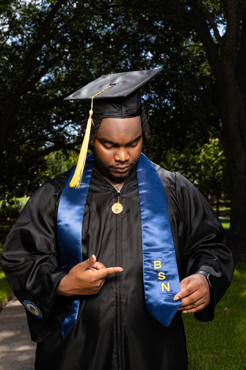 jevonhill_'s tweet photo. Farewell to the Halls 👨🏾‍🎓 
#BigBSN https://t.co/eNEs1TGidq