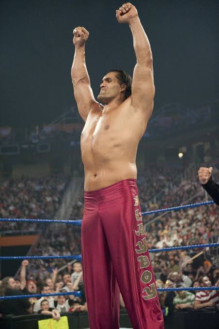 soral88's tweet photo. - Happy Birthday #TheGreatKhali 🥪🍕🎂🍰🧁🍿🍩 but cannot run he is a giant bow him #KingOfIndia #WWEINDIA https://t.co/UpW5eLr5t7