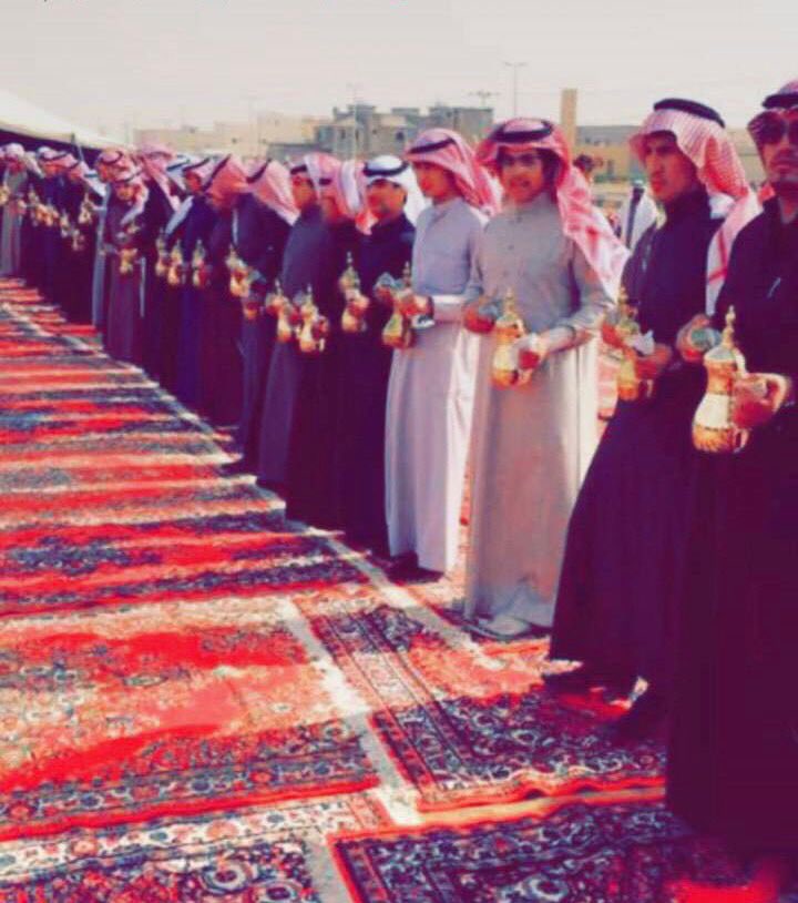 HattashHamazani's tweet photo. #شباب_الحفير 
يلاحظ تأثر معظم الشباب بوسائل التواصل واتجاه البعض منهم  على الكافيهات والتقاط الصور مع اكواب القهوه الوافده ،
الا ان شباب الحفير يتميزون عن غيرهم بحرصهم علي موروث ابائهم ونشاهدهم يقفون بكل فخر في مجالسهم والدلال بأيمانهم الكريمه ،، 
لكم منا كل تقدير واحترام ايها الشرفاء ،،