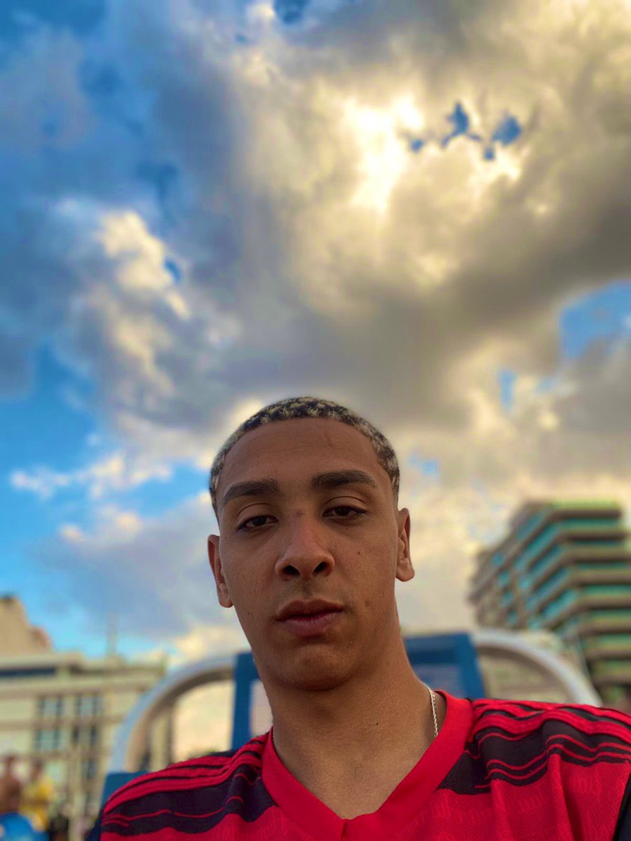 CJ2733's tweet photo. Tô vivendo no pouco, mas meu foco é o topo, eu mereço ser feliz porque já passei muito sufoco..☯️ https://t.co/yd83QIVjU2