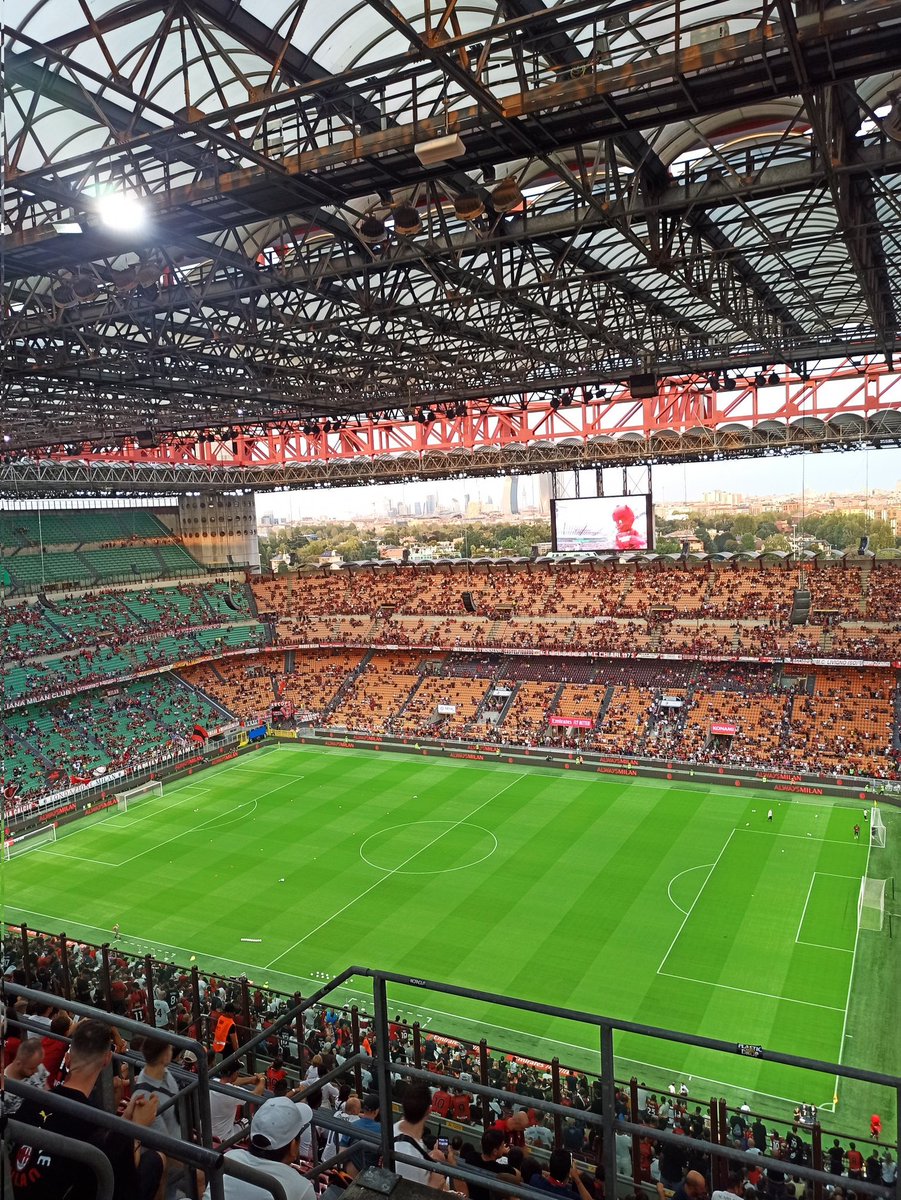 BeatriceFrax's tweet photo. ❤️🖤#milantorino https://t.co/82pWucL156