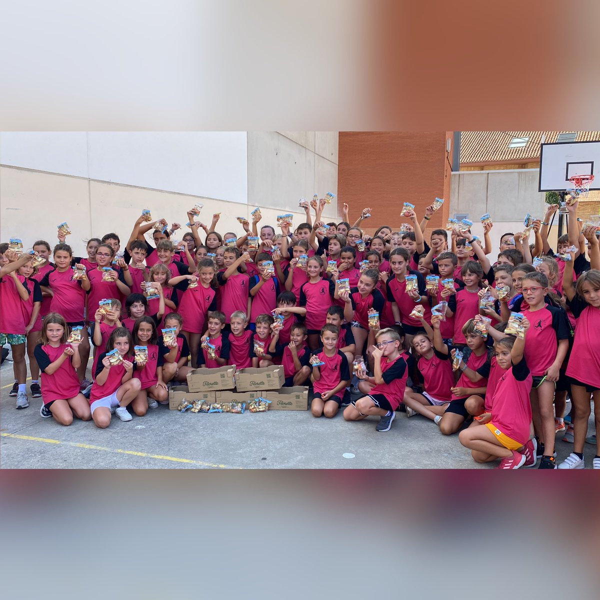 CampusPrade's tweet photo. 📣📣Viernes de almuerzo saludable 🍎🍏
Tenemos que agradecer a @Florette_es por las bolsitas de manzana, estaban buenísimas. 
Muchas gracias 💪🏼🙌🏽
#campusprade #florette https://t.co/uhPSR0bIaO