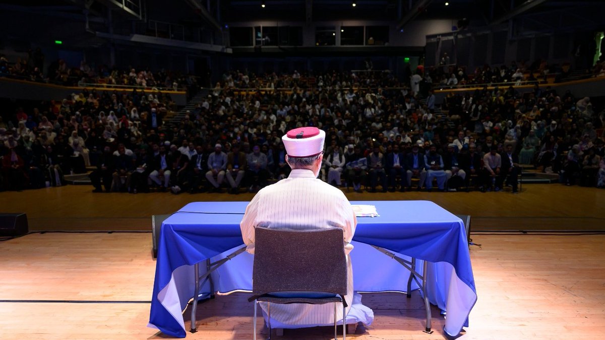 Travelling towards Allah is known as “Sulook” and the traveller is called “Salik” and the path which the traveller is going on is known as “Tareeq”.
#AlHidayahWithDrQadri