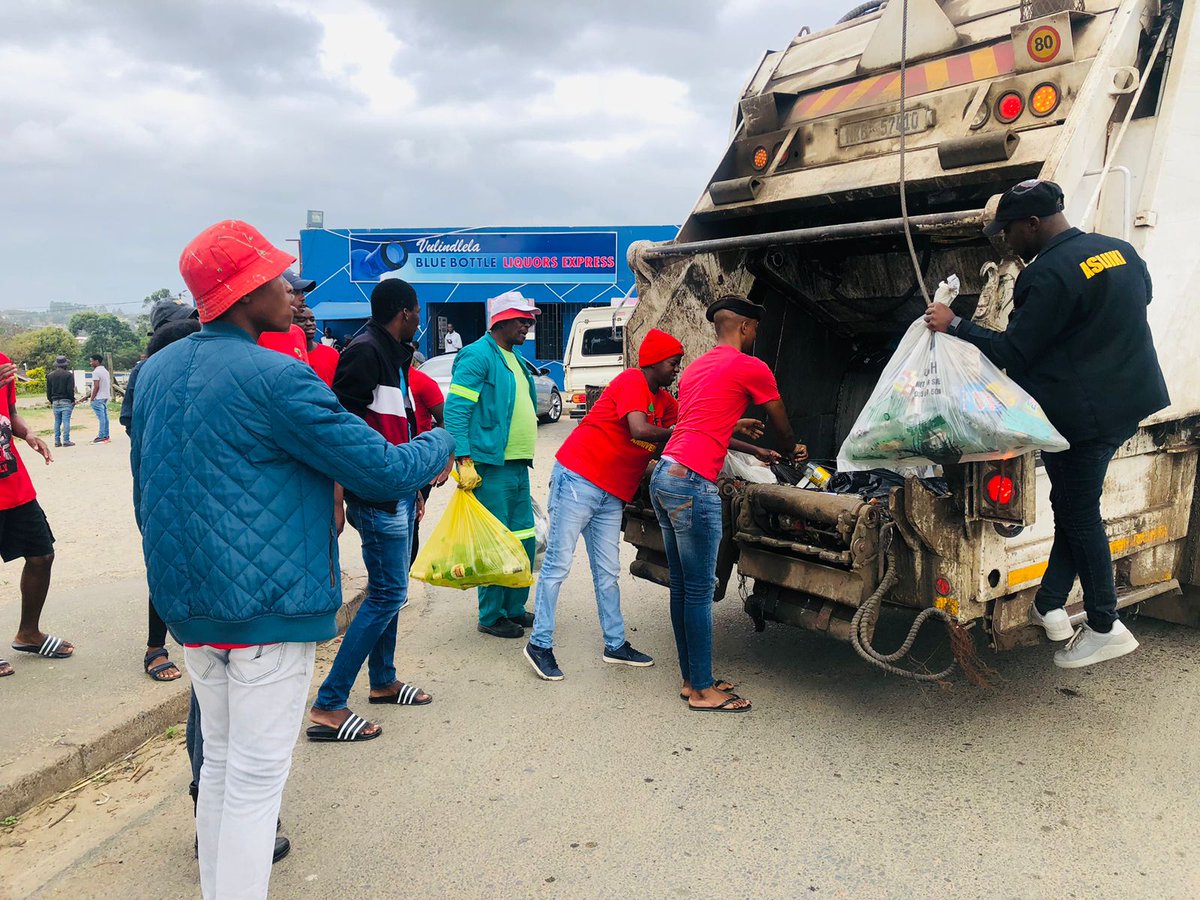 EFFSC_UNIZULU's tweet photo. Andries Tatane campaign
#EFFpress
#RegisterToVoteEFF
#ZimbabweElections2023 https://t.co/HChrth0Gy0