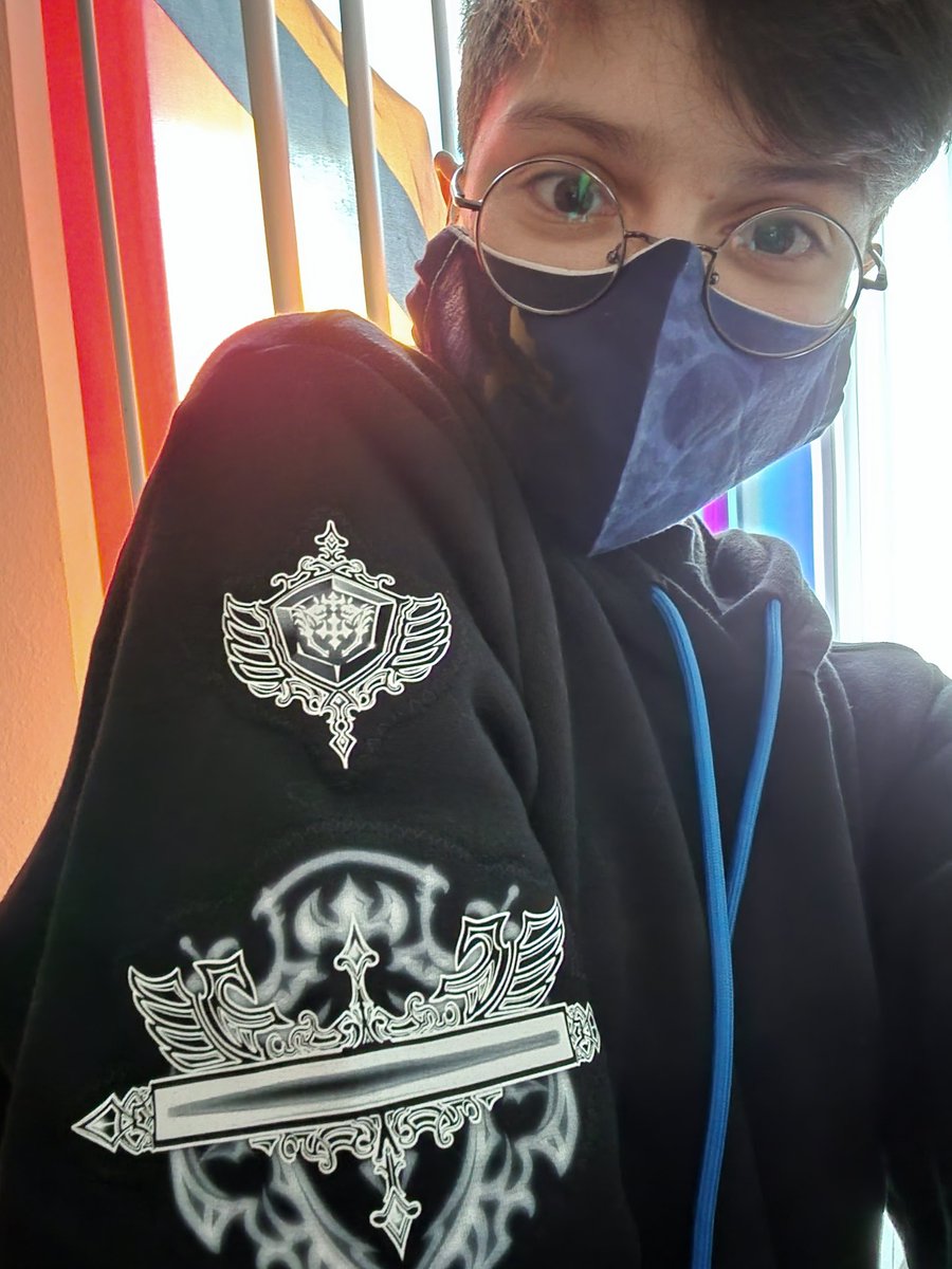 luckylildragon's tweet photo. The hoodie I won from @doxolove arrived earlier this week! Sorry for being late on pictures, wearing a hoodie at this time in Florida is.   Difficult. But!! I AM OBSESSED!! The sizing is perfectly cozy and the details are AMAZING!! PLEASE go check their store out! (Link below) https://t.co/2v7706Ieno