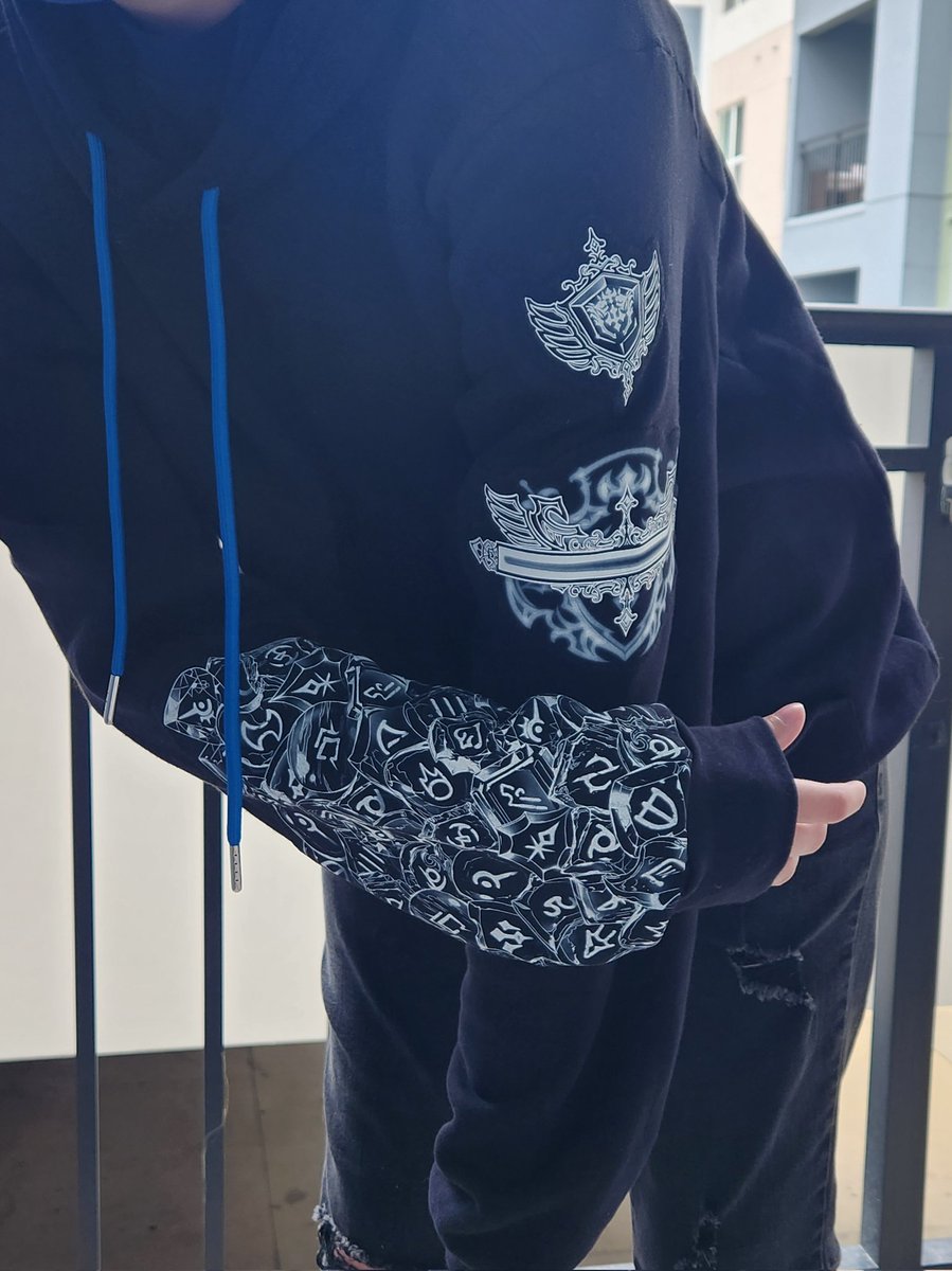 luckylildragon's tweet photo. The hoodie I won from @doxolove arrived earlier this week! Sorry for being late on pictures, wearing a hoodie at this time in Florida is.   Difficult. But!! I AM OBSESSED!! The sizing is perfectly cozy and the details are AMAZING!! PLEASE go check their store out! (Link below) https://t.co/2v7706Ieno