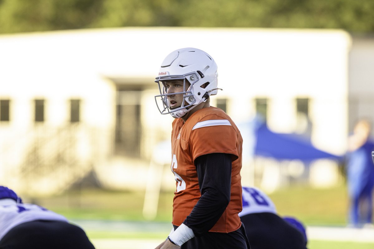 Colby_Suits's tweet photo. Last fall camp in the books. 1 week out⏱ https://t.co/8fkpskxN5W