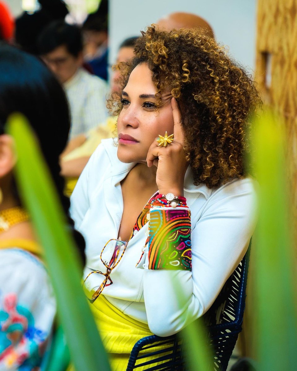 MabelLaraNews's tweet photo. Gracias @agendacaf por el registro y  el poderoso espacio con líderes latinoamericanos para hablar de Diversidad. 
Programa para la Alta Conducción latinoamericana. ✅
#DiversiCaf @sergiodigra https://t.co/1Cxt5iI89h