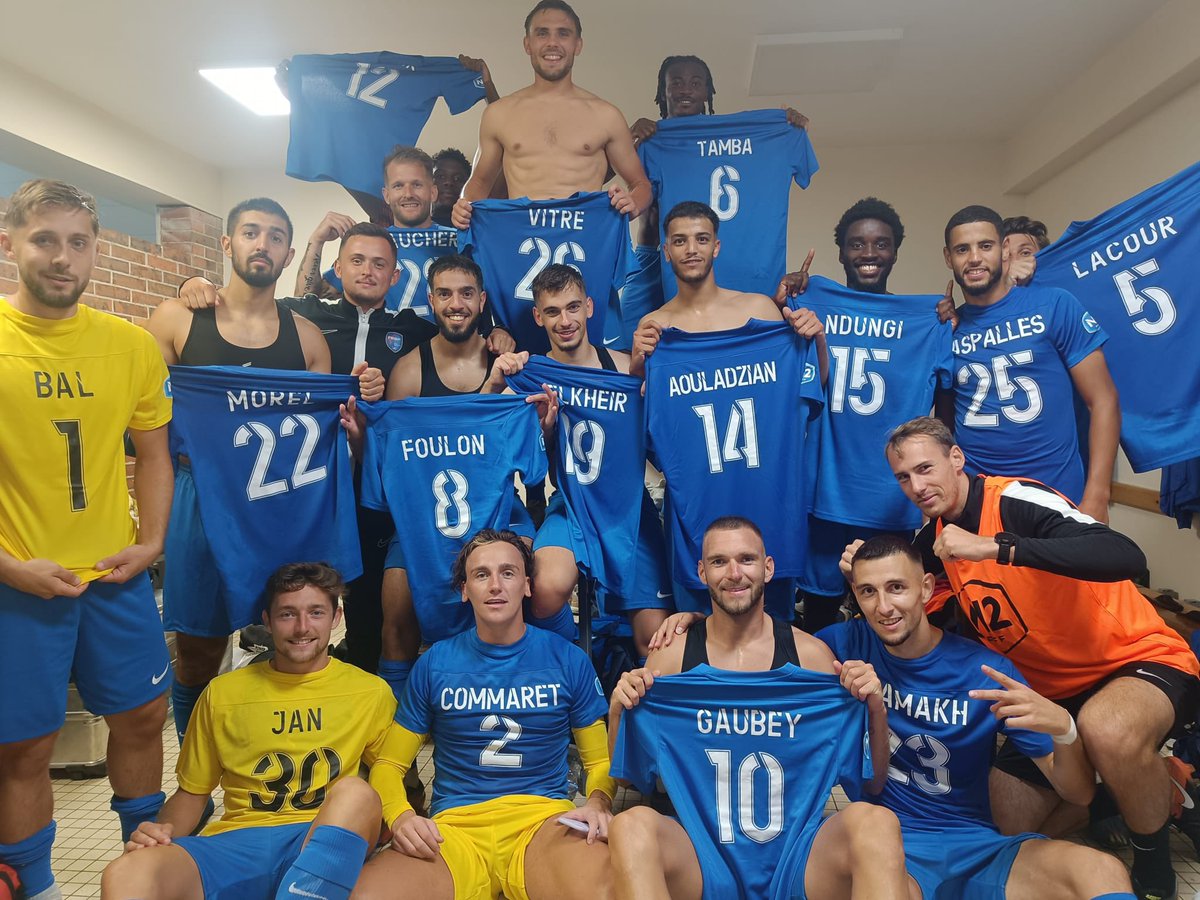 FBBP01's tweet image. VICTOIRE ⚔️
Nos bleus s'imposent 4 à 0 face à @olympique_saint_quentinois 🔵⚪️

Une première journée de championnat réussie 💪🏻

Ps : vous arrivez à remettre qui est qui ? 😉 Il semblerait que les maillots aient été échangés
