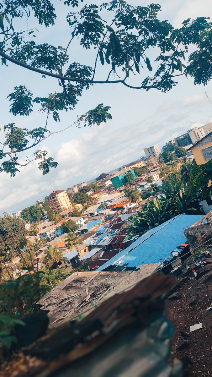 liberianese's tweet photo. Bright light city life
🇱🇷🇱🇷🇱🇷
#overseas_home
#Mamaliberia https://t.co/vR9guM1C6y