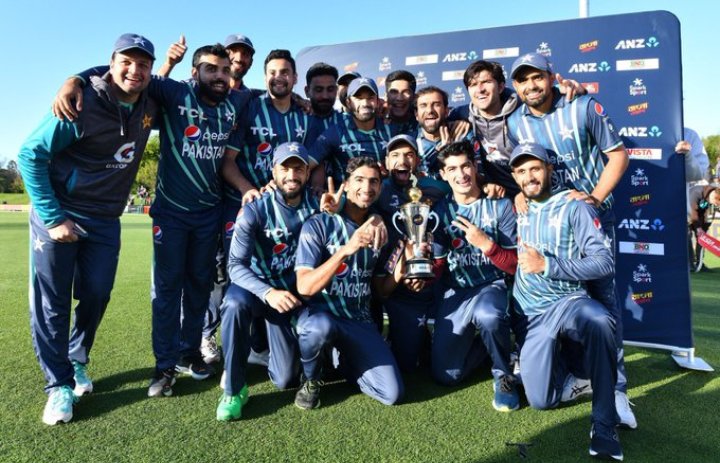 Hooreharam71's tweet photo. Pak Clean swipe Afghanistan 😍🇵🇰

#PakvsAfg2023 #AFGvsPAK https://t.co/yqEeWjNGgY
