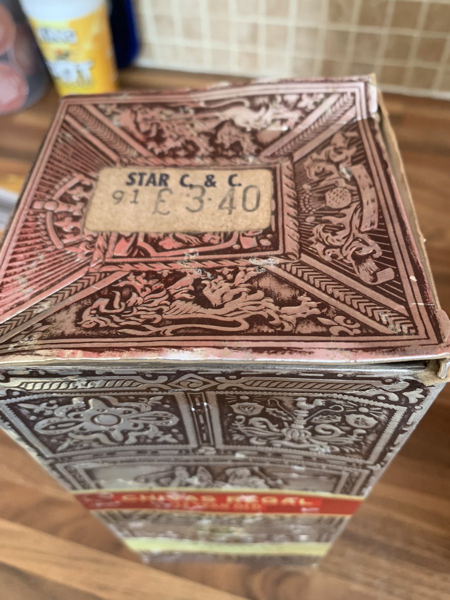 rainbowdecoruk's tweet image. When could you last get 26-2/3fl oz of Chivas for £3.40? 🥃🥃
#auctionfind