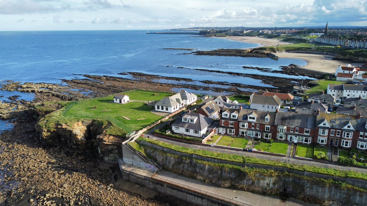 TicklishBigfoot's tweet image. #cullercoats &amp;amp; #longsands and into #tynemouth got to say we have a great coastline.