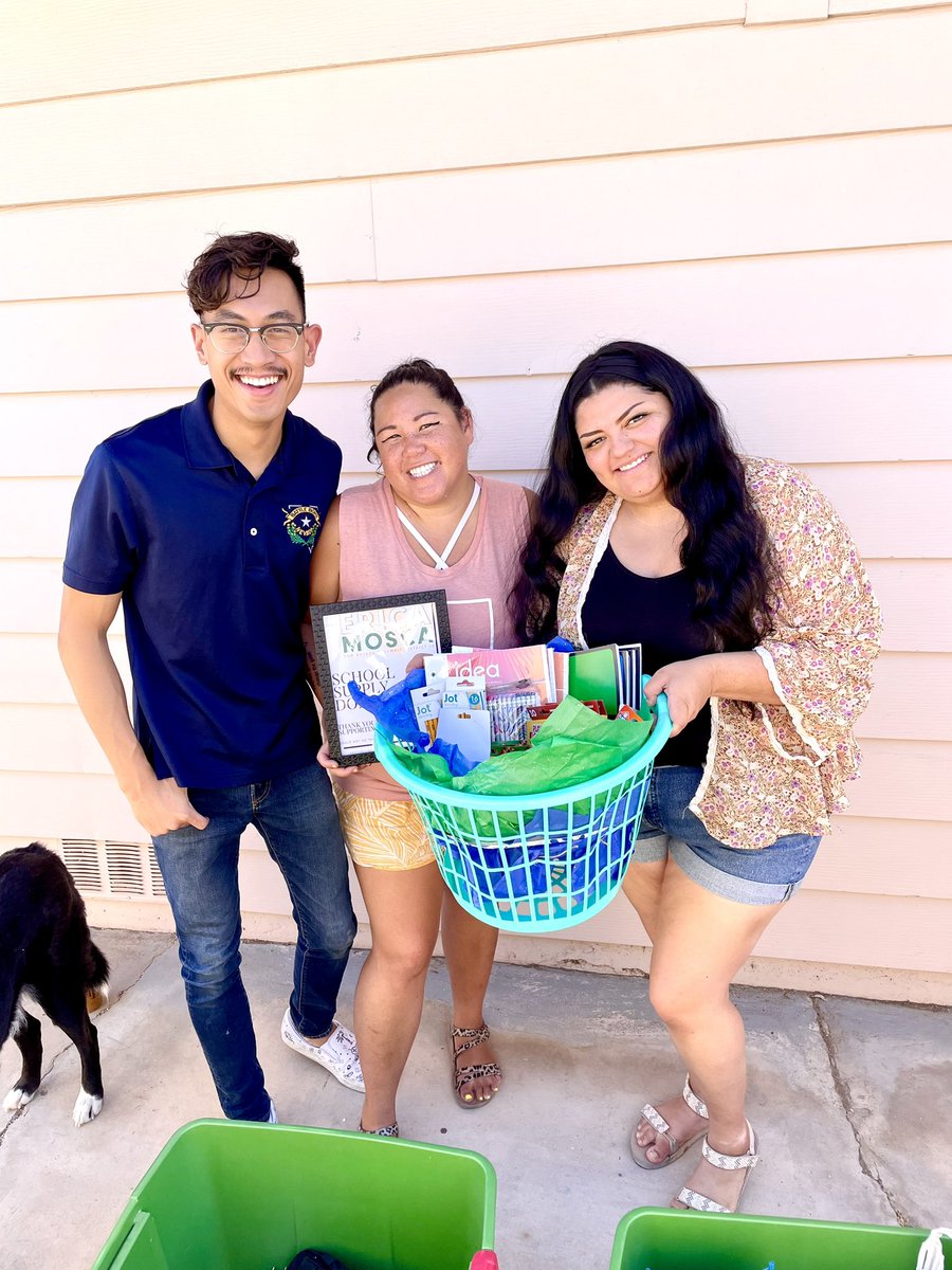 MentoringNV's tweet photo. Today, Chairman @KarlCatarata and Vice Chairwoman @_katiemembreno_ joined Assemblywoman @EricaMosca14 in a Saturday School Supply Drive! ✏️📚 https://t.co/1f94hH54AM