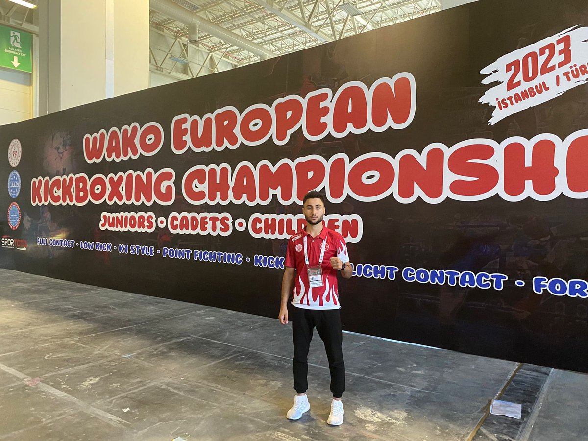 Selçuklu Belediyespor Kulübümüzün Dünya Şampiyonu Milli Sporcusu Çetin Karapınar, İstanbul’da düzenlenecek olan Avrupa Kick Boks Şampiyonası’nda ülkemizi temsil edecek. 🇹🇷 

Milli Sporcumuza madalya yolunda başarılar diliyorum. 🥊 

#SporunMerkeziSelçuklu