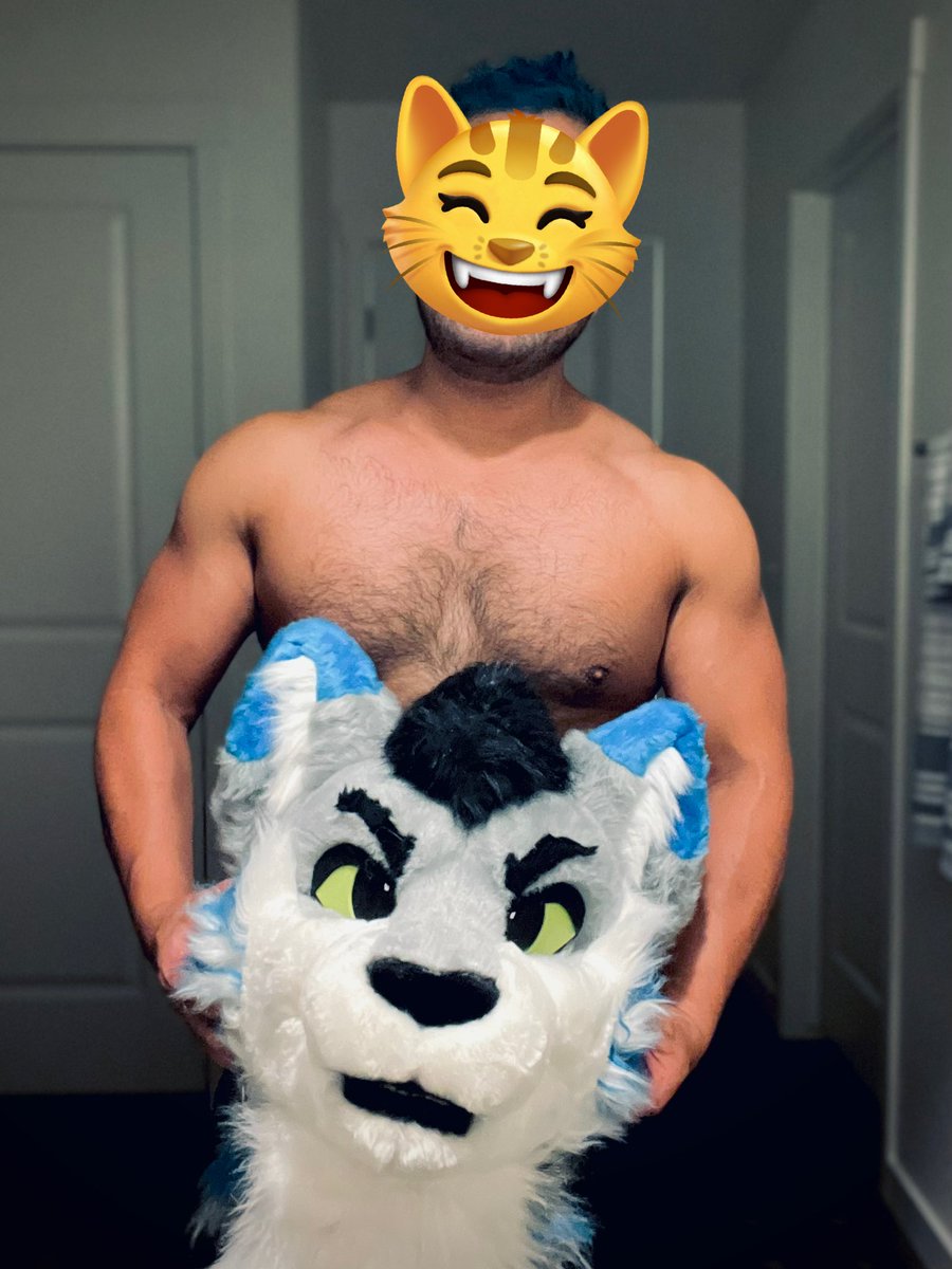TigerSquat's tweet image. Two heads are better than one. #ShirtlessSaturday